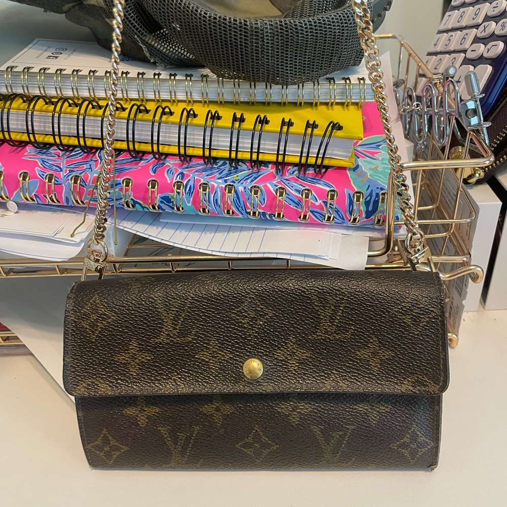 Authentic Louis Vuitton Crossbody poche